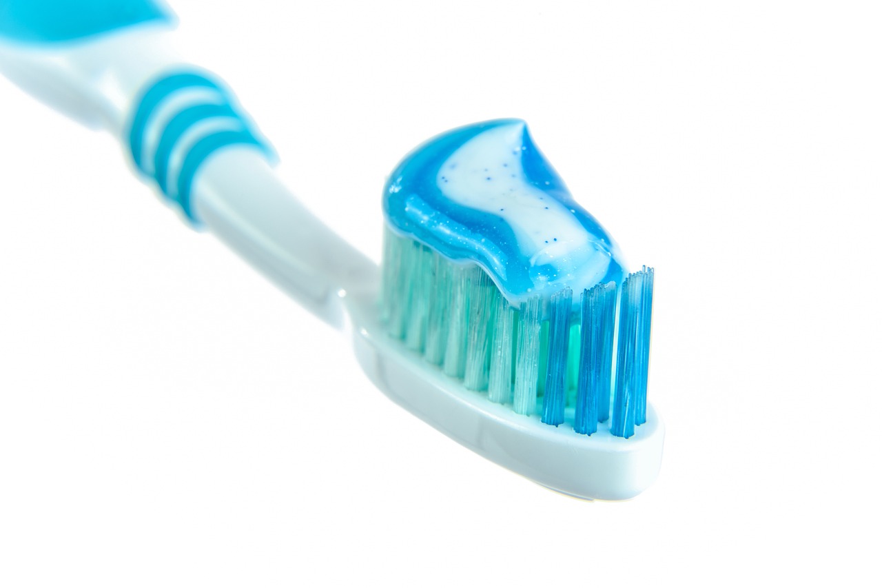 孕妈供卵生的宝宝口腔里有白点（孕妈供卵生的宝宝口腔里有白点是怎么回事）