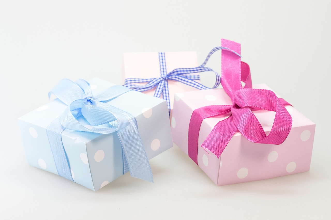 女试管代生的孩子过生送什么礼物好（女试管代生的孩子过生日送什么比较好）